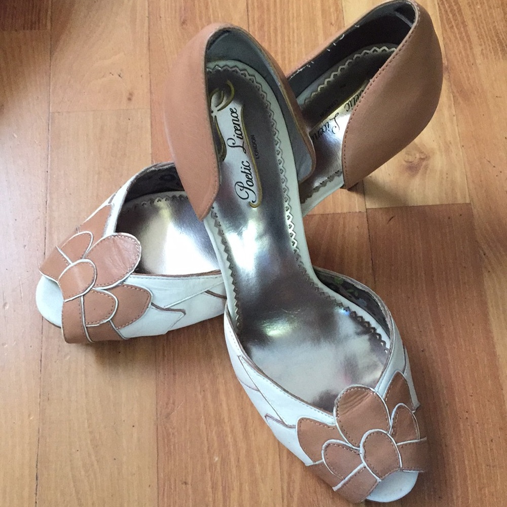 Elegant Peep Toe Heel Brown & cream size 10